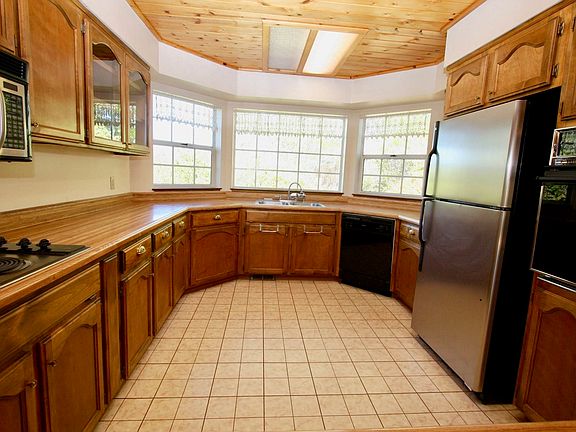 4th image of 3517 Canyon Dr