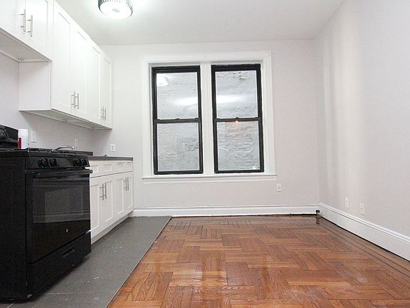 3rd image of 272 Grand St APT 9