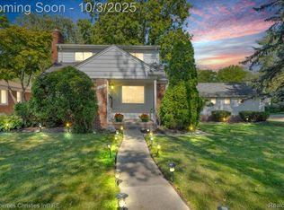 21747 Newcastle Rd, Harper Woods, MI 48225