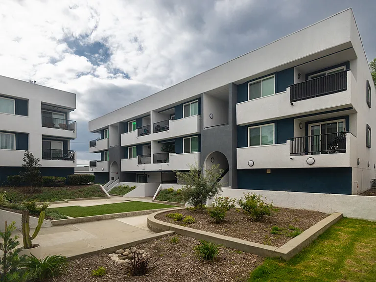 Blaine Garden Apartment Homes — Photo 4