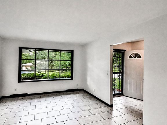3rd image of 4521 Dogwood Cir