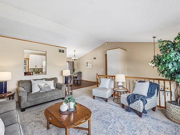3rd image of 4275 Hanrehan Lake Blvd