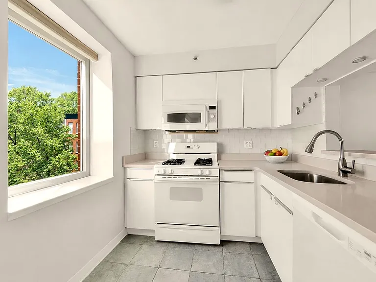 330 W 145th St #503 — Photo 4