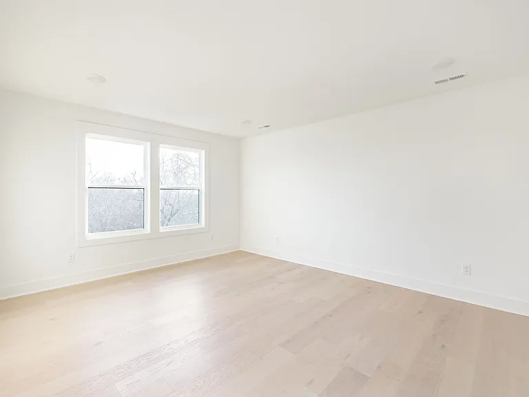 326 E Trinity Ln #C — Photo 25