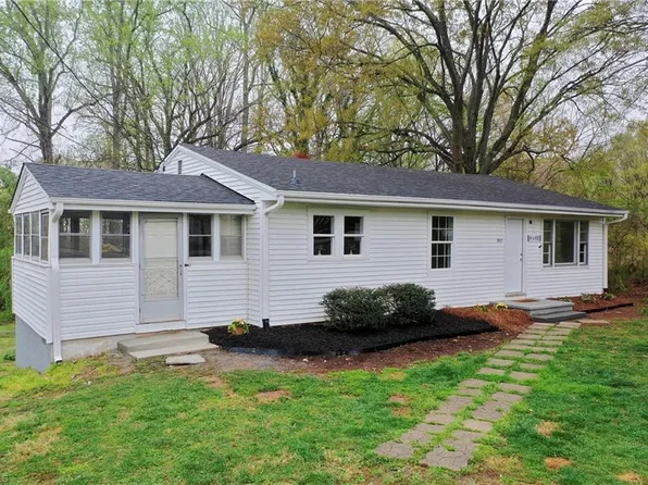 2923 Parkhurst Dr, Winston Salem, NC 27103