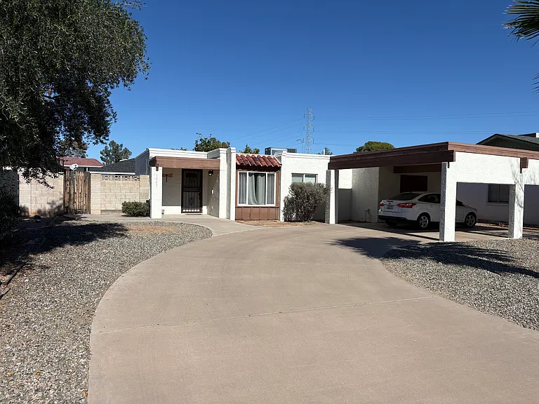 1322 E Ivyglen St — Photo 9