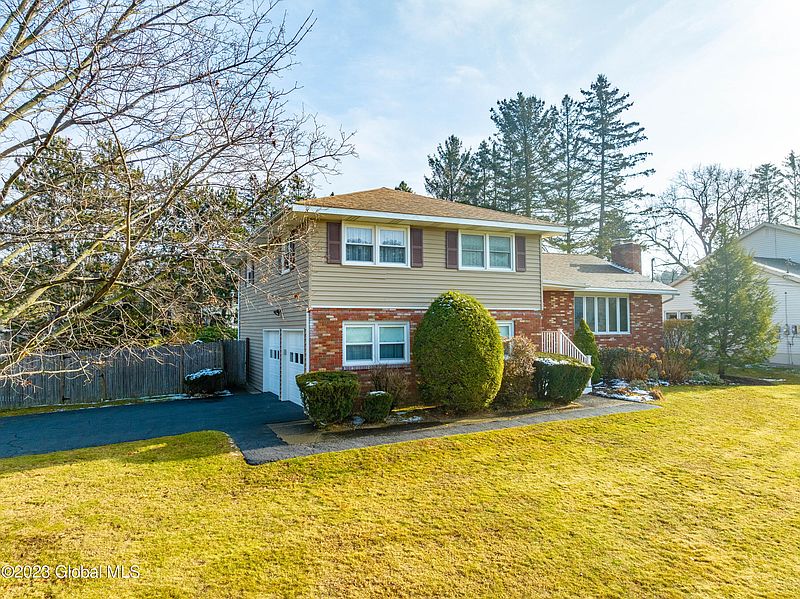 2nd image of 7 Acorn Drive