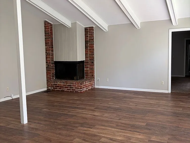 933 Garrett Dr — Photo 10