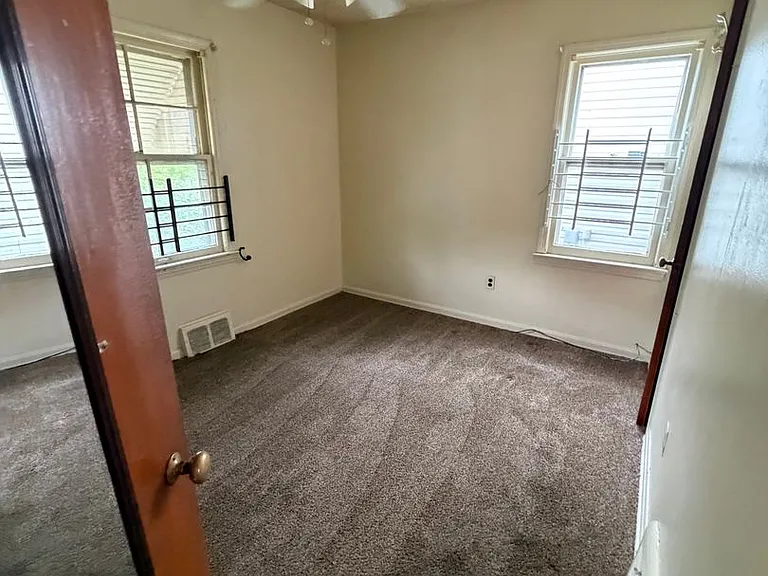 11207 Avon Ave — Photo 6