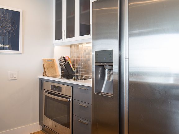 4th image of 670 Pacific St APT 301