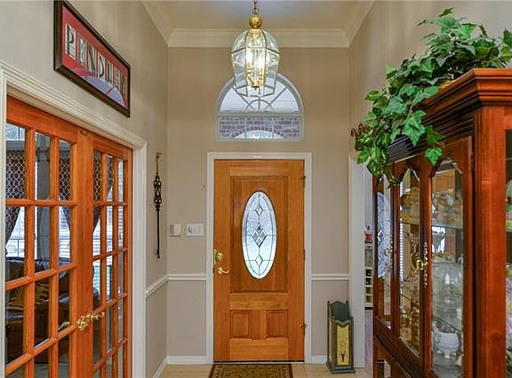 2nd image of 107 Robin Glen Ln