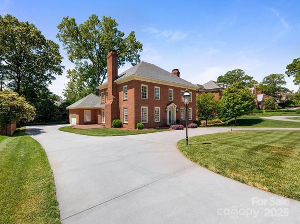 208 Huntley Pl, Charlotte, NC 28207