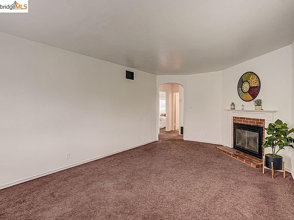 5th image of 6331 Macarthur Blvd #6333