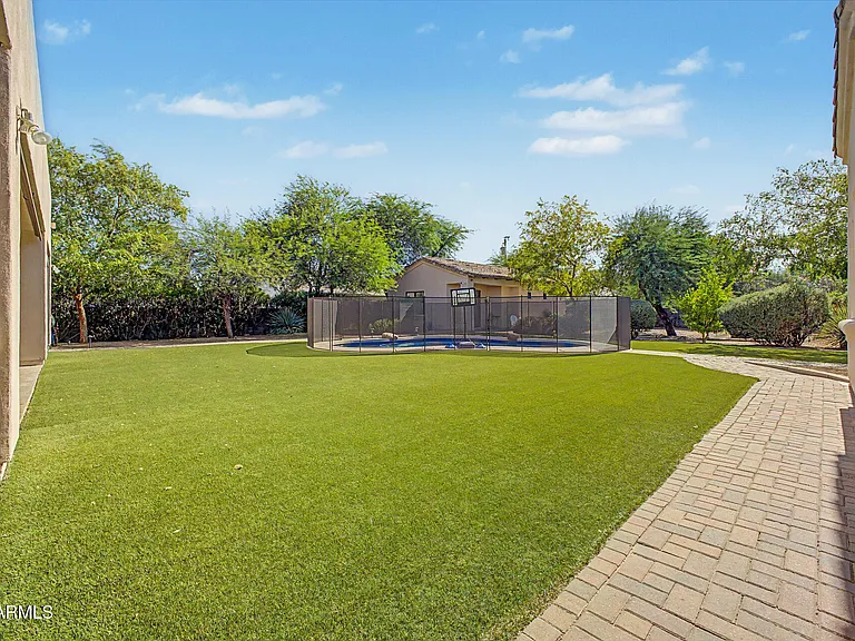 13258 N 79th St — Photo 31