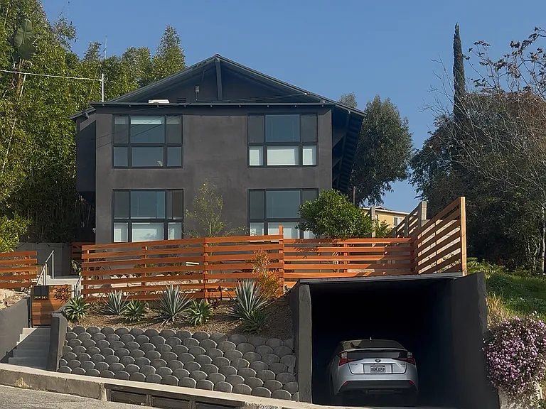 3404 Glenalbyn Dr — Photo 22