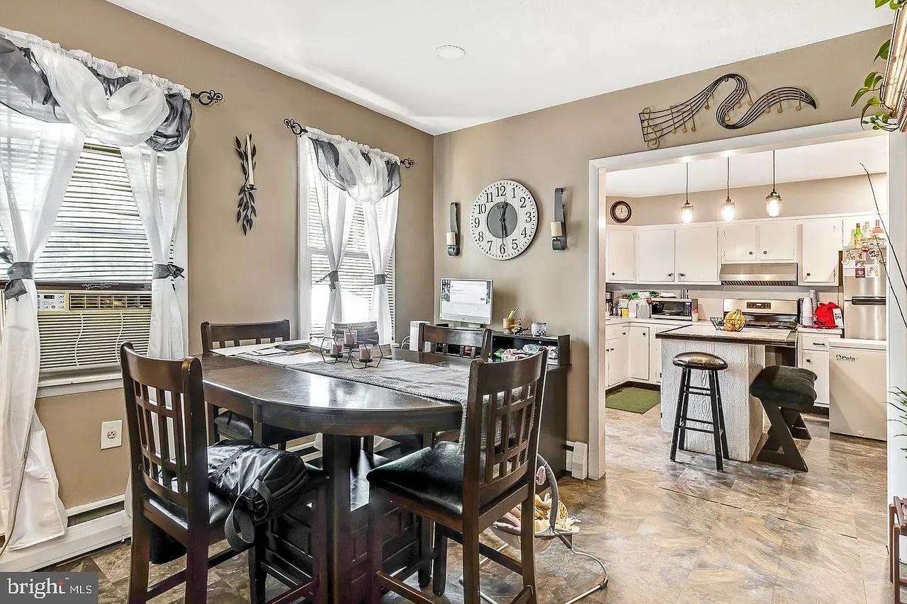 2 bed, 1060 sqft, $1,500 — Photo 4