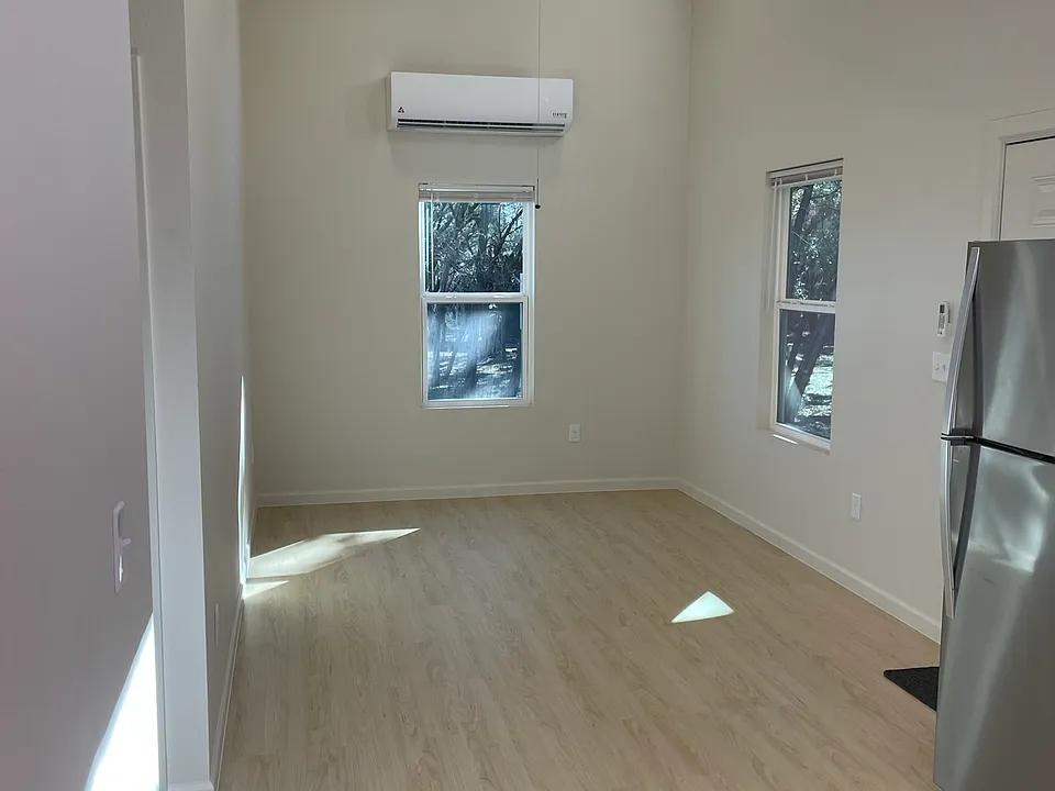 Unfurnished living