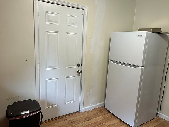 4th image of 66 Lincoln Ave #1