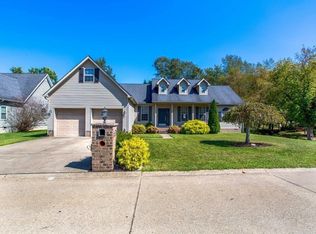 668 Overlook Dr, Hurricane, WV 25526