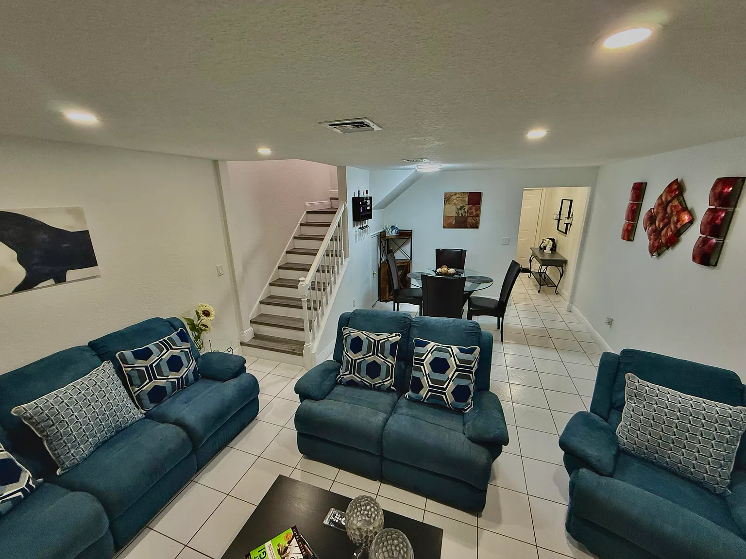 2 bed, 1.0 bath, 893 sqft, $3,500 — Photo 2