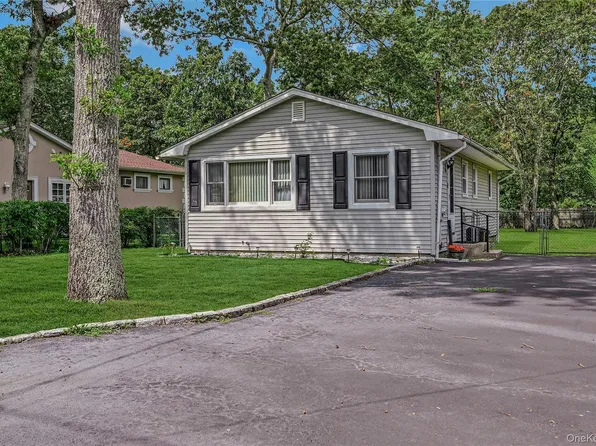 222 Priscilla Avenue, Flanders, NY 11901