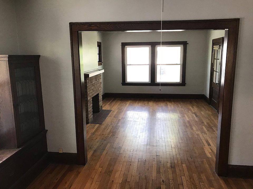 1st image of 1662 Lauderdale Ave #Up