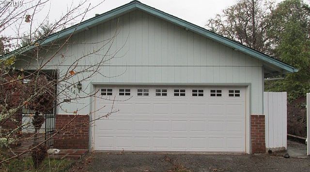 1st image of 1214 NE Steele Ct