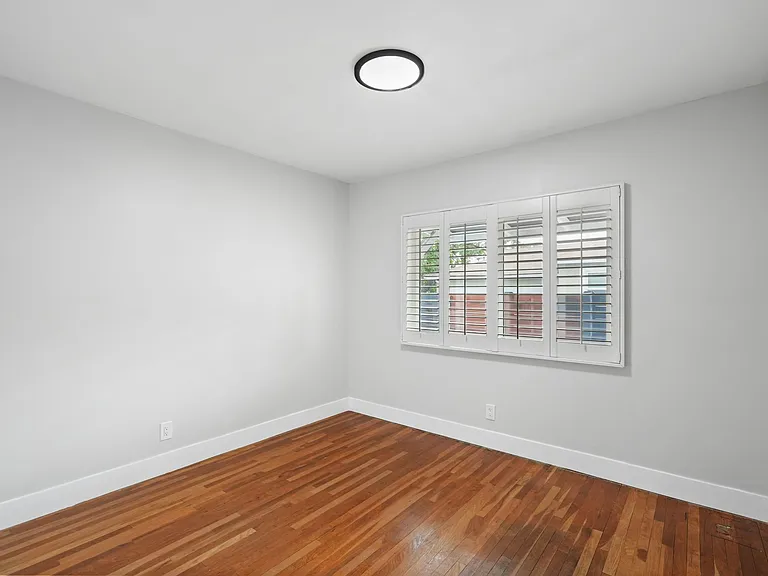 20450 Bassett St — Photo 19