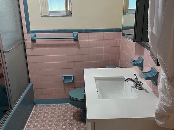 5th image of 2762 NW 32nd St #1