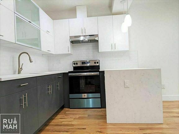 4th image of 143 Woodbine St #4M