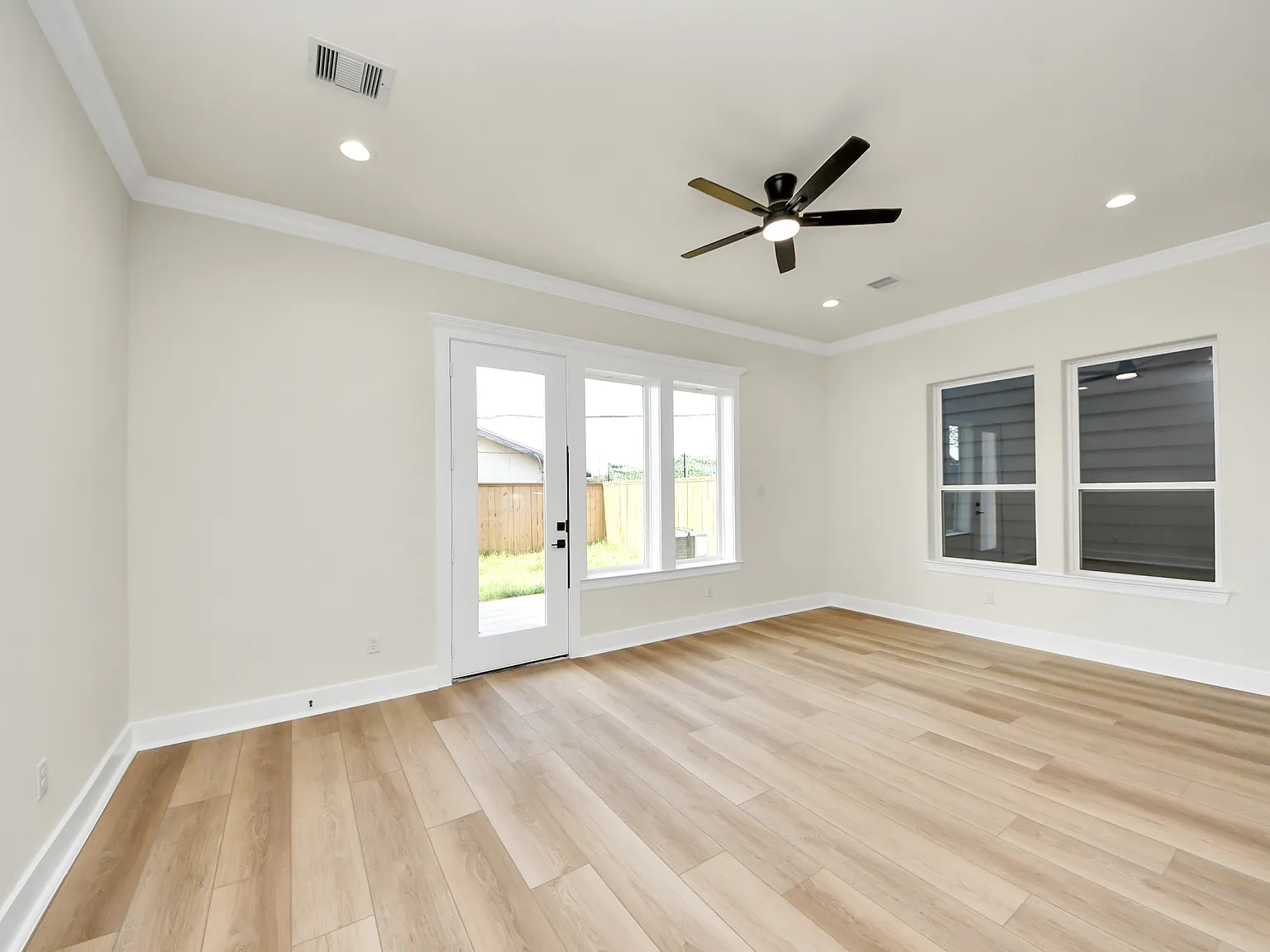 4 bed, 3.5 bath, 1975 sqft, $3,200 — Photo 3