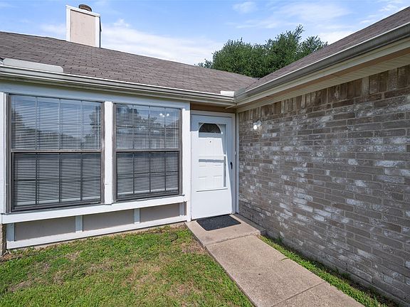 3rd image of 4756 Hollow Tree Dr