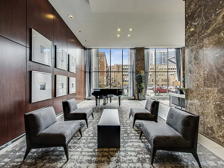 655 W Irving Park Rd #4717 — Photo 9
