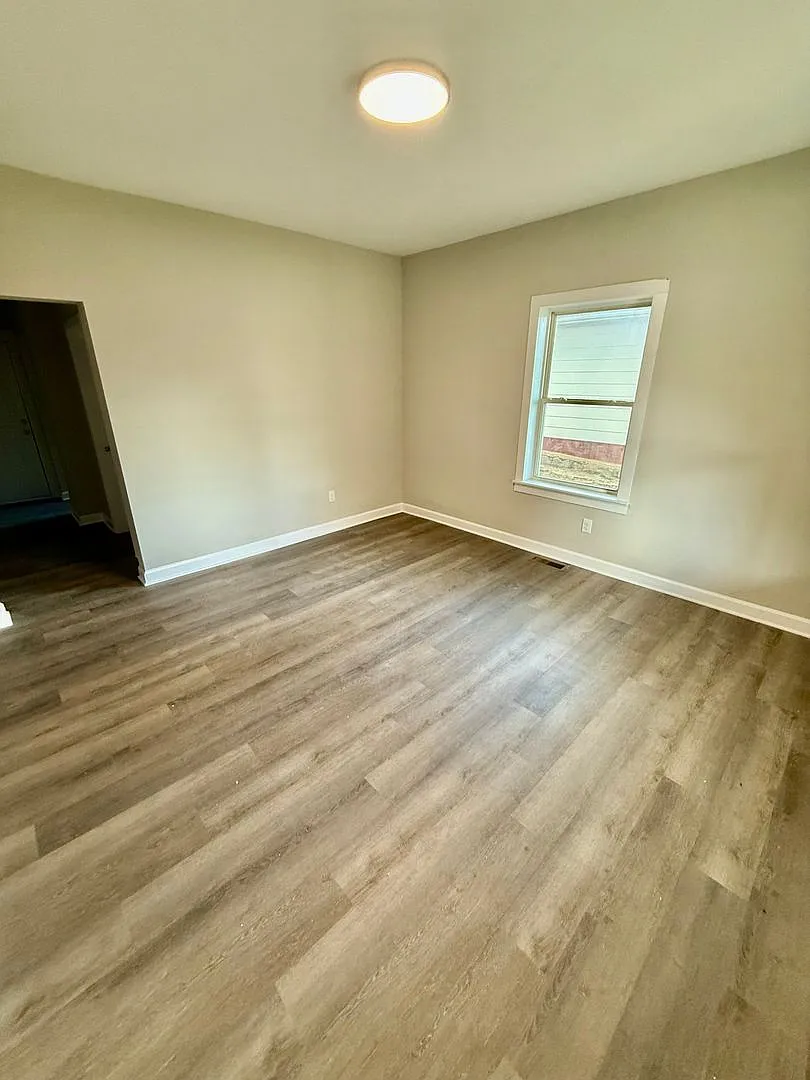 2028 Milford Street — Photo 3