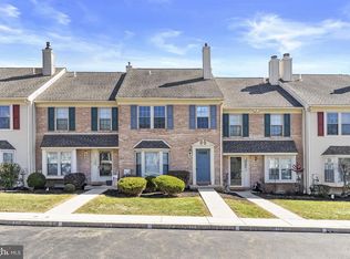 524 Oaktree Ct, Pottstown, PA 19464