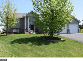 1324 Evergreen Pl, Mayer, MN 55360