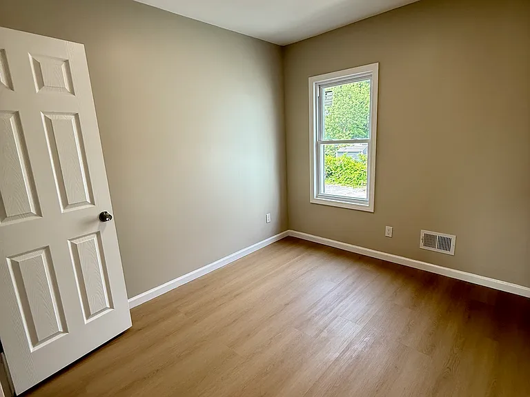 103 Helen St — Photo 6