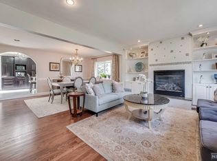 367 Walnut St, Ridgefield, NJ 07657