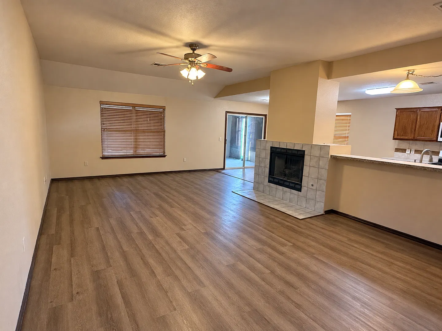 Nice 3 Bed with Office and Sunroom in Edmond — Photo 2
