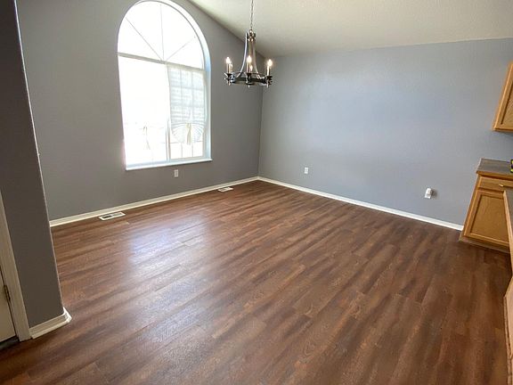 3rd image of 2614 Stratford Ln