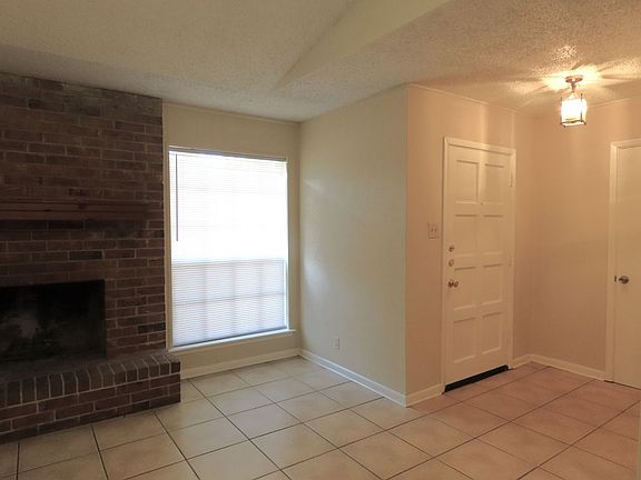 4th image of 2600 Kensington Dr