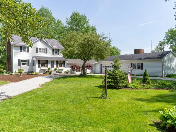 9941 Cross Station Rd, Girard, PA 16417