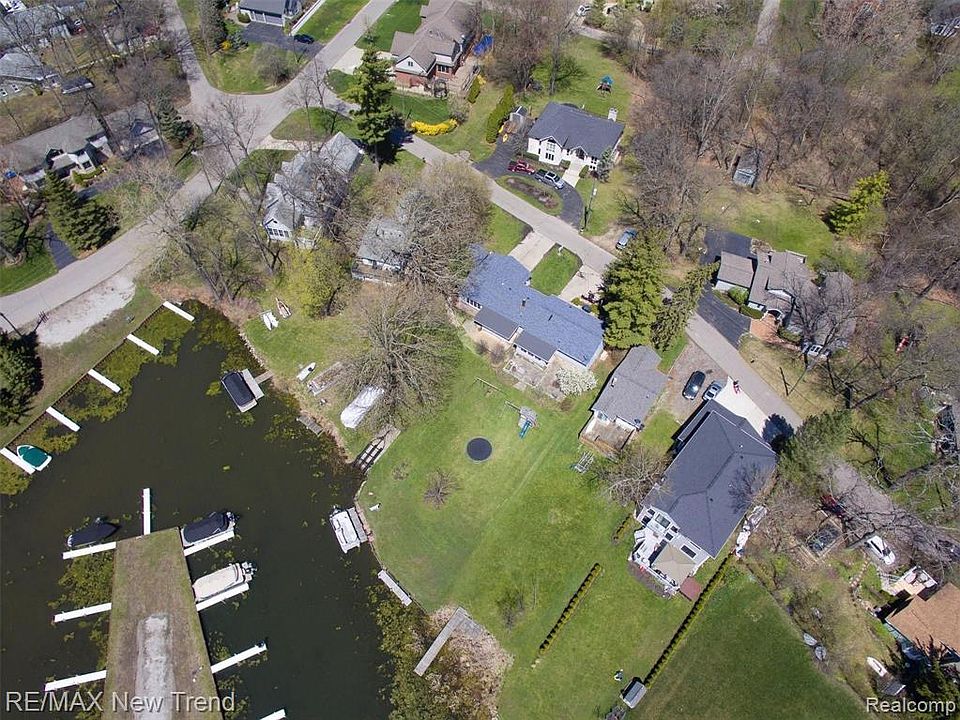 5563 Park Dr, Orchard Lake, MI 48324 MLS 20230030594 Zillow