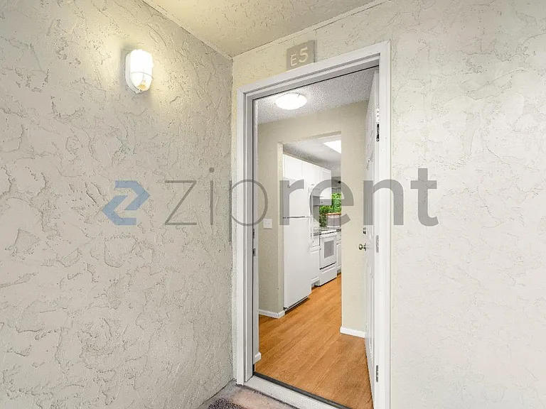 12528 NE 117th Pl #E5 — Photo 4