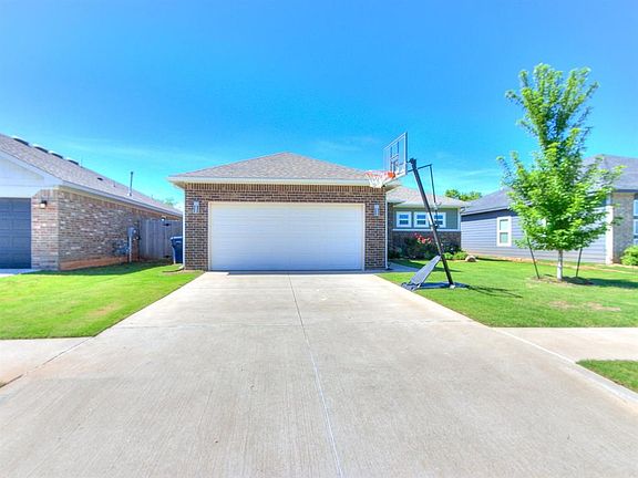 3rd image of 10624 NW 20th St