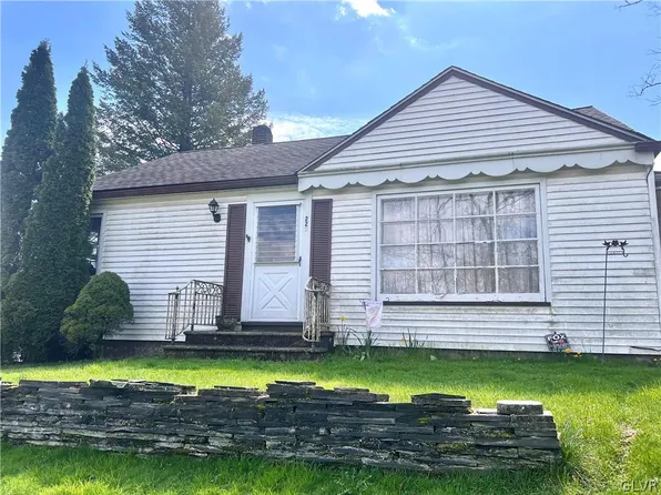 225 Hickory St, Nazareth, PA 18064