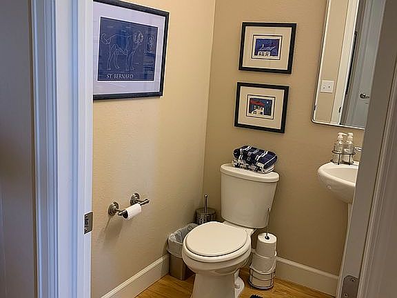upstairs powder rm