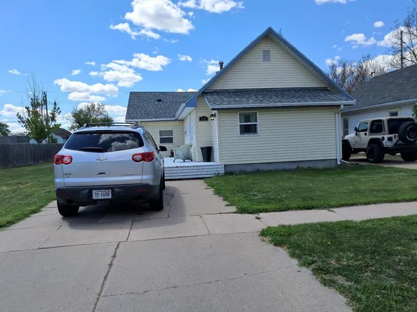 910 W 10TH, North Platte, NE 69101
