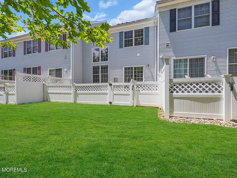10 Deepwater Cir — Photo 24