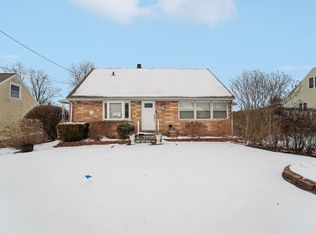 17 Manitou Trl, White Plains, NY 10603